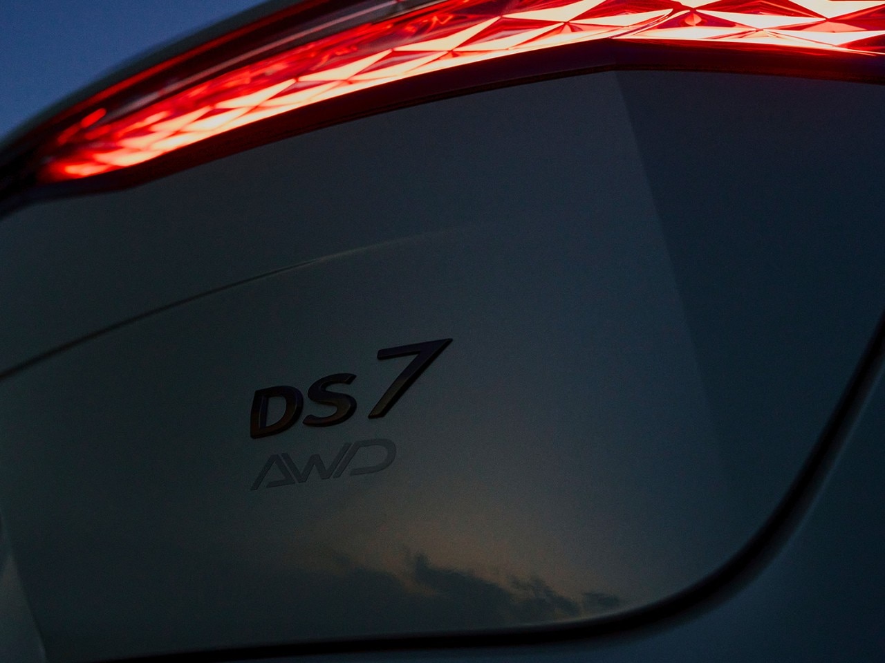 DS 7 E-TENSE 4x4 360 - drapirana napa koža